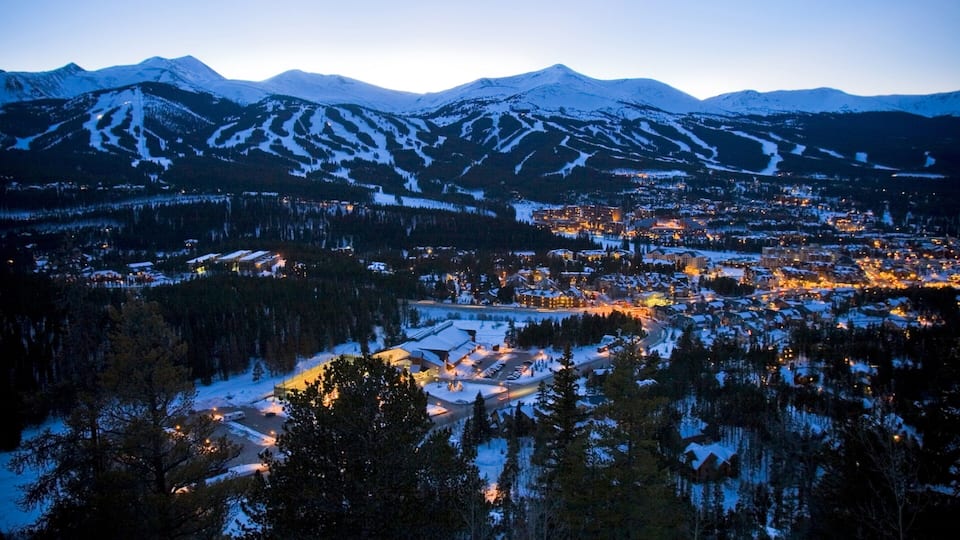 Breckenridge showing mountains, a small town or village and snow