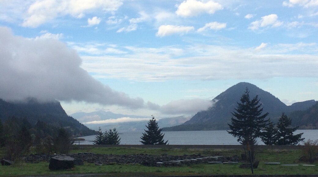 View of the Columbia River from the parking lot about an hour after dawn.