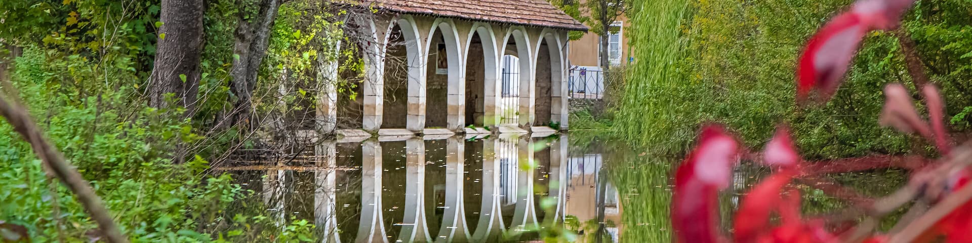 Lavoir de Chablis, commune connue pour son vin blanc, le Chablis, dans le département de l'Yonne en Bourgogne, France.