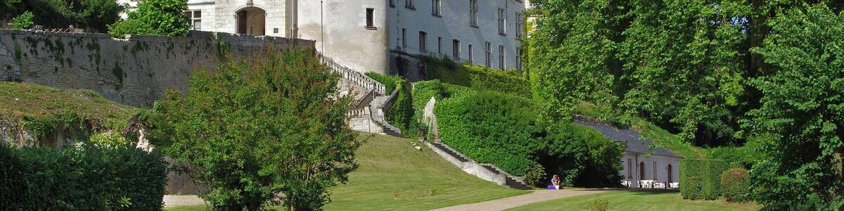 Chissay (Loir-et-Cher). Le château de Chissay. Le château de Chissay est un relais château-hôtel qui après une longue fermeture devrait rouvrir le samedi 26 Mars prochain (2016). Cet ancien château fort a été construit sous Charles VII pour le trésorier de France Pierre Bérard, époux d'Anne de Ronsard. Charles VII et Louis XI ont séjourné ici. Le 19 avril 1543 Bérard vend le domaine à Philibert Babou, seigneur de la Bourdaisière, argentier du Roi et surintendant des Finances, au prix de 16 690 livres. Le château reste dans la famille puis passe dans les mains du duc de Choiseul jusqu'à la veille de la Révolution. Choiseul cède Chissay à son ami Jean-Baptiste du Buc homme de mérite et de belle fortune qui fera connaissance avec les prisons révolutionnaires. A sa mort en 1795 Chissay devient la propriété de Marie-Jacques Gaigneron, comte de Marolles, allié par sa mère à l'impératrice Joséphine. Pendant plus d'un demi-siècle, Gaigneron reste propriétaire de Chissay et maire de la commune. Le château connait des fortunes diverses; son architecture recevant au cours des siècles la contribution de ses différents propriétaires. Successivement détenu par le baron et la baronne de Gartempe, puis par leurs descendants les Costa de Beauregard, ce sont donc les membres de cette famille qui accueillent en Juin 1940 Monsieur Paul Raynaud. Le chef du gouvernement y installe son quartier général. Dans le grand salon se tiennent alors des conférences politiques et militaires. Chissay voit passer le général Weygand, l'ambassadeur de Grande-Bretagne, des ministres... qui restent en liaison avec le Président de la République résidant à 30 km de là, au château de Cangé. Le 12 Juin, le Général de Gaulle arrive à Chissay pour présenter à Paul Raynaud son projet de réduit breton. Chissay venait d'être témoin de l'agonie de la IIIe République. History has embraced Chissay over the centuries. Situated between Montrichard and Chenonceaux, this former fortified castle was built under Charles the 7th for Pierre Bérard, chancellor of France and husband to Anne de Rondard. Charles the 7th and Louis the 11th both stayed here, as evidenced by many royal acts. On the 19th of April 1543 Bérard sold the estate to Philibert Babou, Lord of Bourdaisière, the king's treasurer and superintendent of finance, for £16 690. The castle remained in the family, then passed into the hands of Duke of Choiseul until the eve of the revolution. Choiseul ceded Chissay to his friend Jean-Baptiste du Buc, a man of merit and good fortune who grew to know well the revolution's prisons. On his death in 1795 Chissay became the property of Marie-Jacques Gaigneron, Count of Marolles, allied through his mother to Empress Josephine. Gaigneron remained the owner of Chissay and was also the town mayor for more than half a century. The castle has known varying fortunes, and the original architecture has been added to by its various owners. Acquired in the twentieth century by Baron and Baroness of Gartempe, then passed to their descendants the Costa de Beauregard, it was this family that welcomed Mr Paul Raynaud in June 1940. The Prime Minister established his headquarters here, and political and military conferences were held in the main salon. Chissay castle received General Weygand, the ambassador of Great Britain, ministers and dignitaries who liaised with the republic's president residing 30km away in Cangé castle. On the 12th of June, General de Gaulle arrived at Chissay to present Paul Reynaud with his 'reduit breton' plan (a joint British/French strategy to defend the Brittany peninsula against the Germans.) Chissay witnessed the agony of the 3rd republic, the future of France was determined behind the thick walls of the castle. www.chateaudechissay.com/