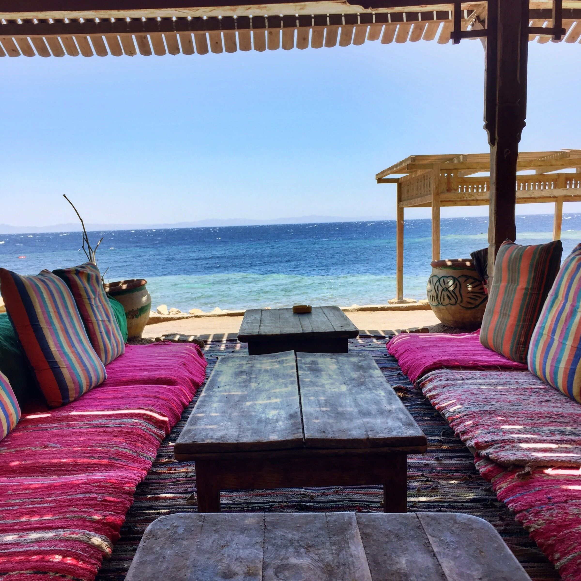 If you happen to be in Dahab, Egypt on the Red Sea, make sure to go snorkeling at the Blue Hole. It's about 20 min from the town and offers some of the best snorkeling I've ever done, with bright colorful corals and a huge variety of fish to stimulate your visual senses. Also, the view is not so bad from the relaxing benches either 😎 #waterlust