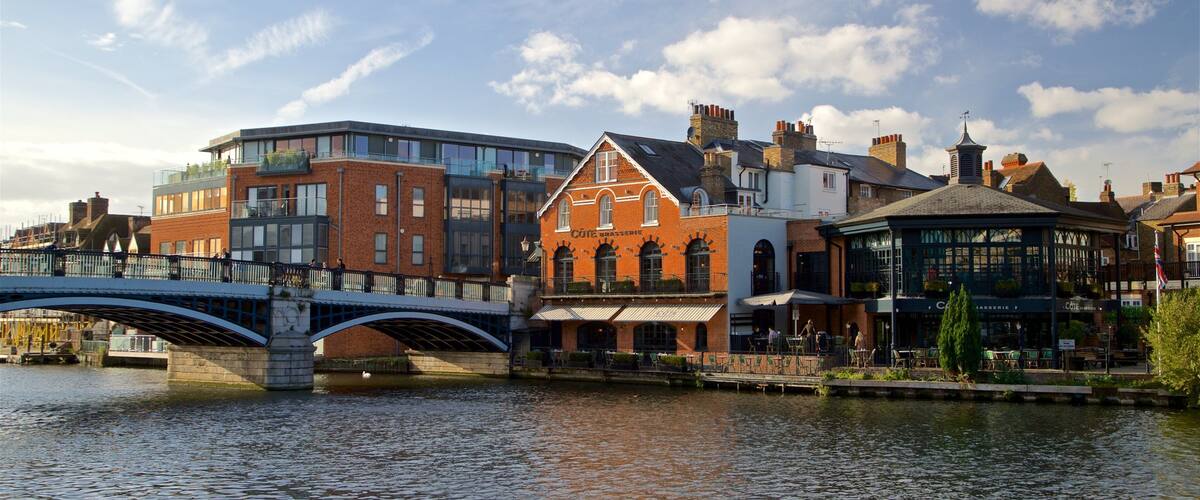 อีตัน ซึ่งรวมถึง สะพาน และ แม่น้ำหรือลำธาร