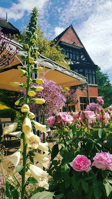 Perfect setting for the wedding of our dear friends....Grade 2 listed building set in 40 acres of beautiful gardens. Time for a Pimms !!