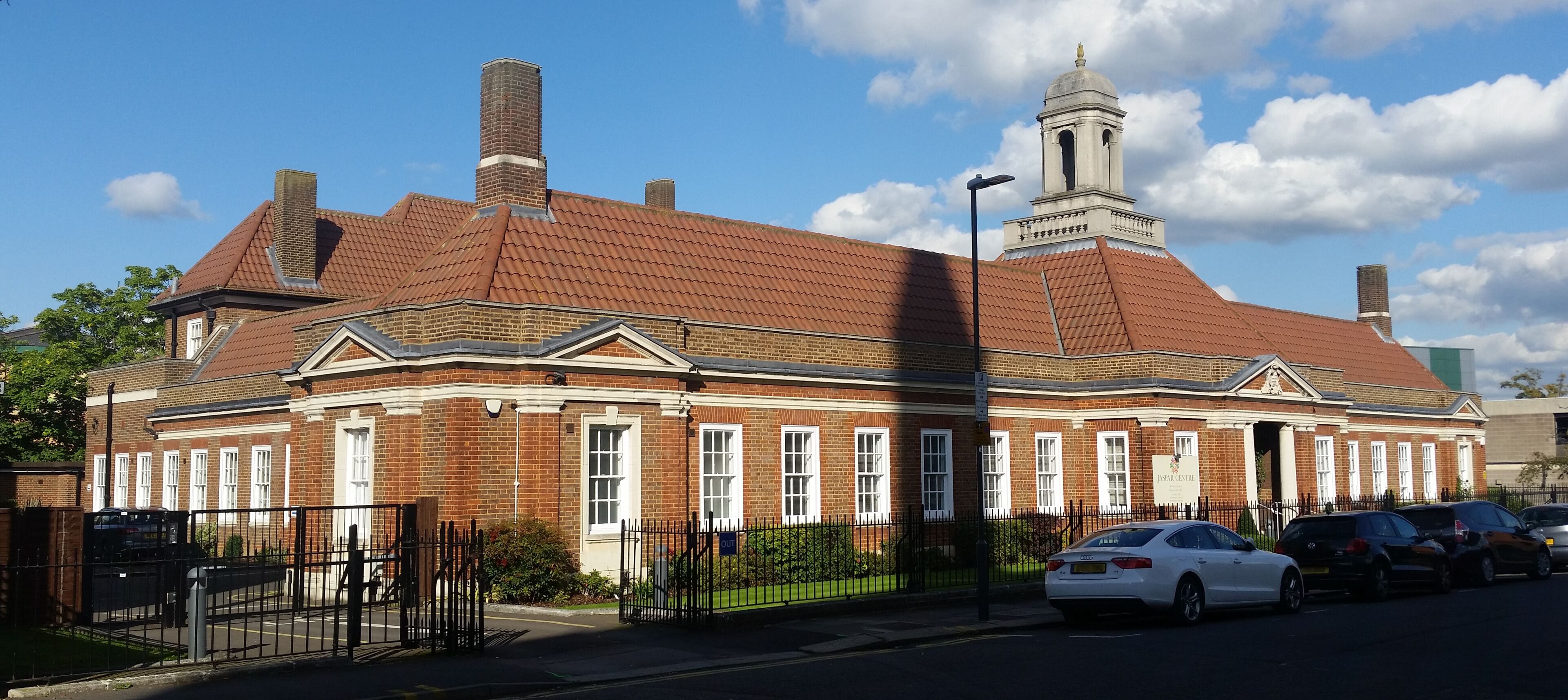 Harrow Magistrates Court from the SW Wikidata has entry Q26670135 with data related to this item.