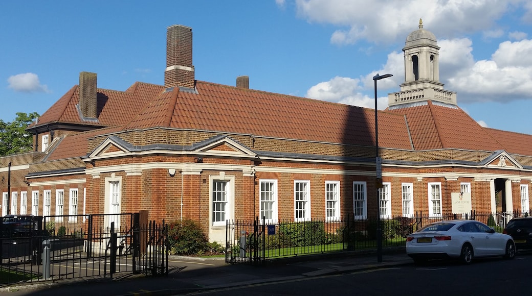 Harrow Magistrates Court from the SW Wikidata has entry Q26670135 with data related to this item.