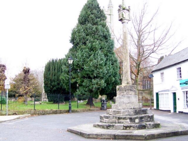 Market cross, Lambourn A large market cross dominates the small square. This was erected in 1446 when Henry VI granted the settlement a charter for markets and fairs.