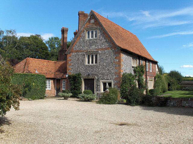 Eastbury. Beside the crossroads, in the east of the village.