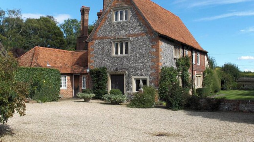 Eastbury. Beside the crossroads, in the east of the village.