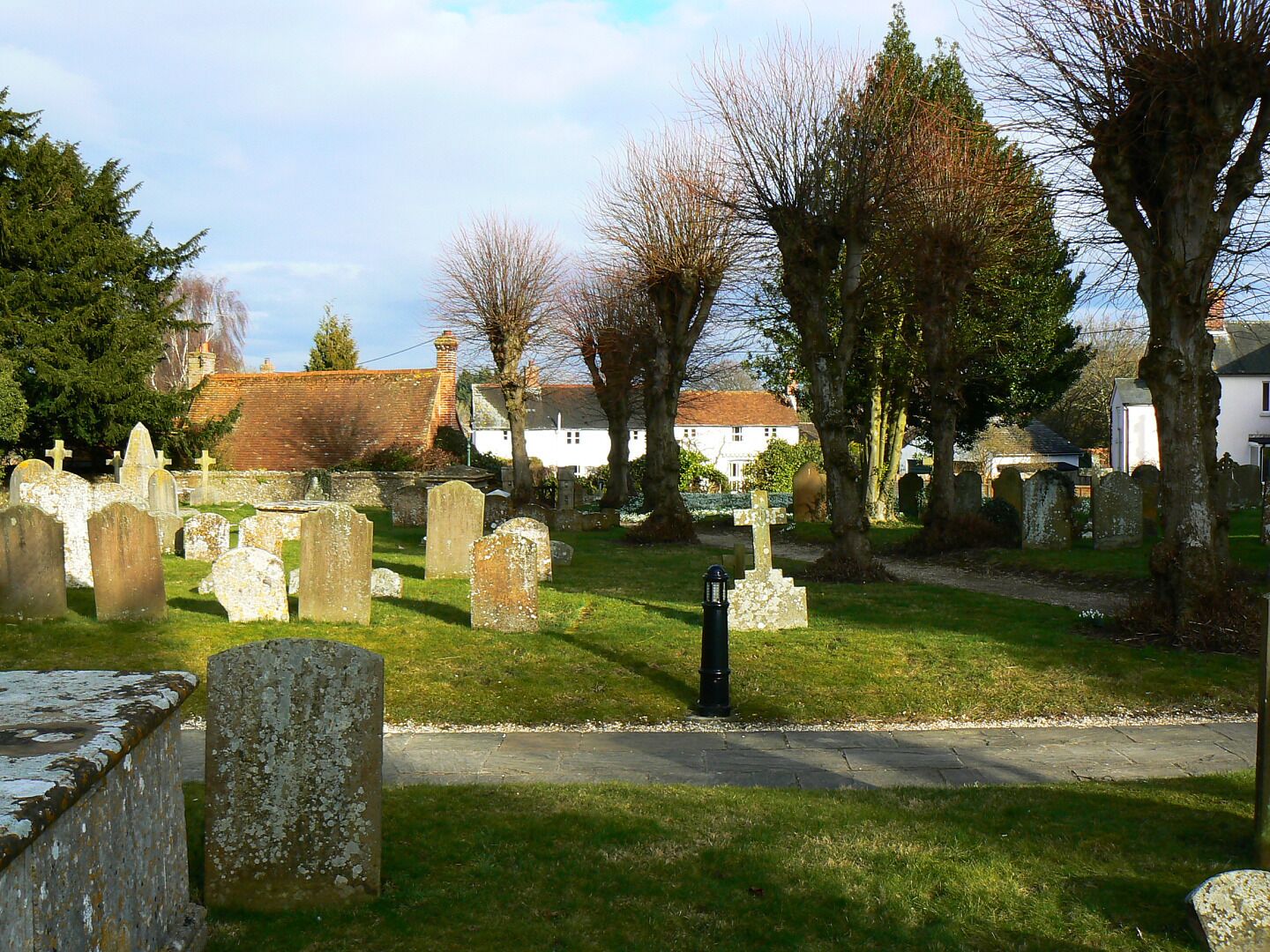 Churchyard, St Mary's Church, Kintbury Most of the pleasant and attractive churchyard is to the south of the church. The houses in the background are in Church Street.