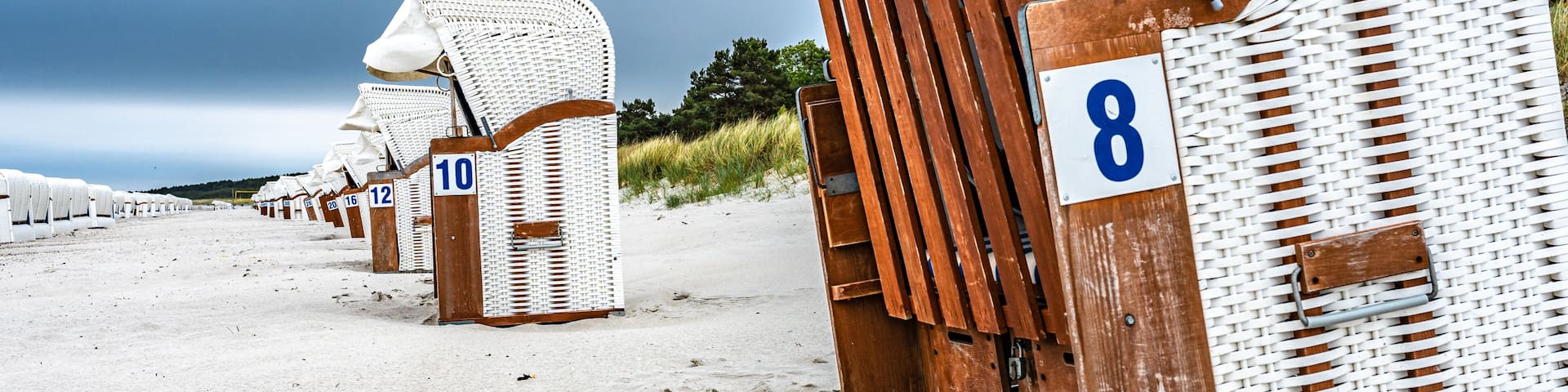 Strandkörbe bei Juliusruh auf der Ostseeinsel Rügen