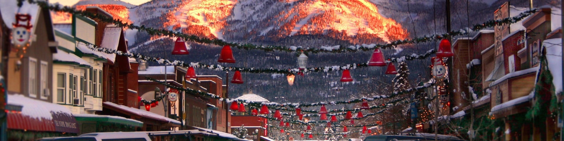 Montana showing snow, mountains and street scenes