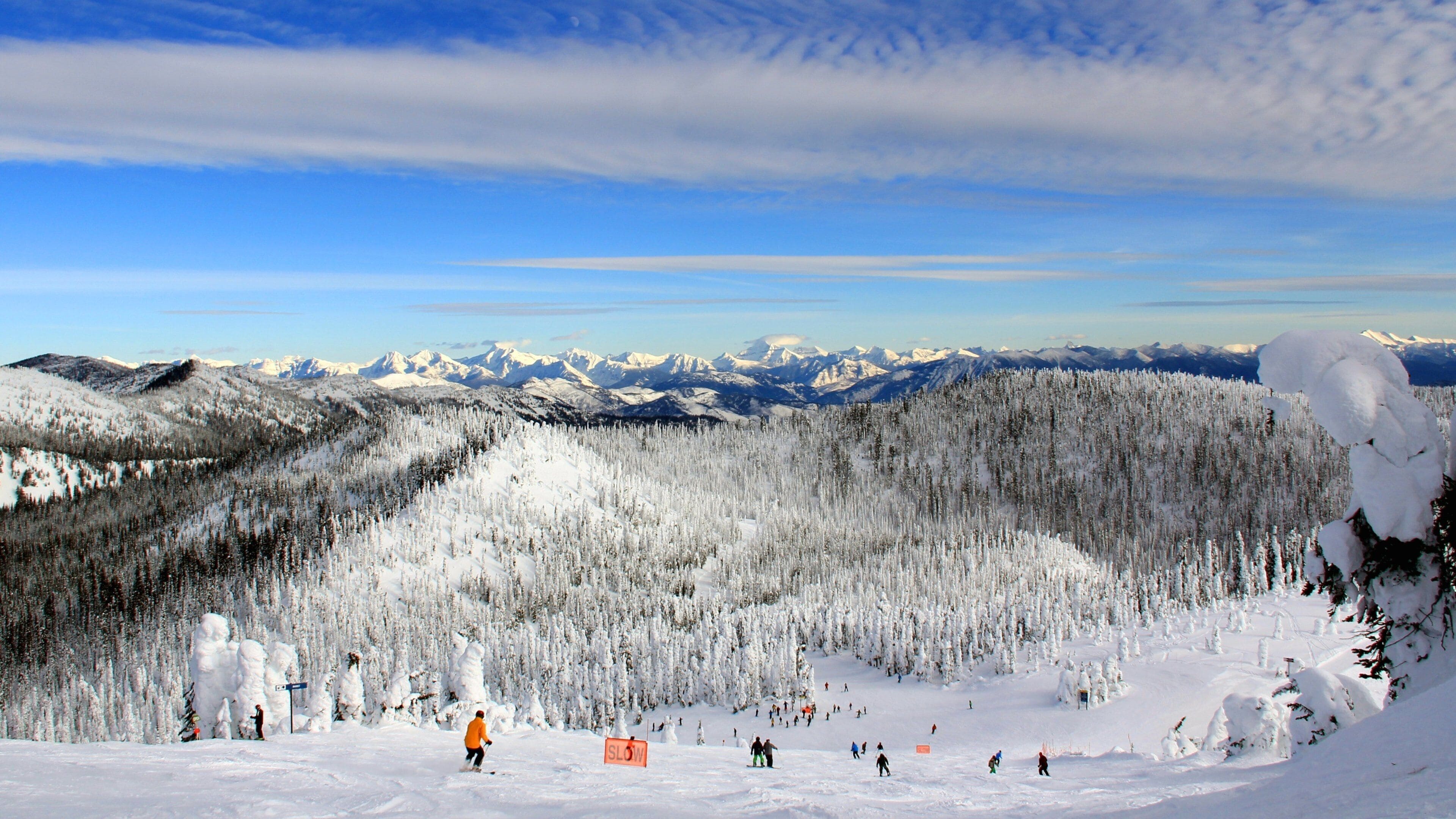 Whitefish som viser snø, fjell og landskap