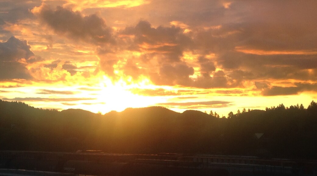 We caught a break in the clouds and enjoyed this beautiful sunset.