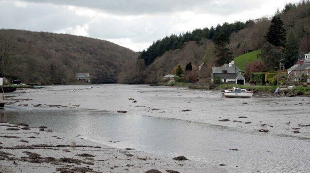 Low tide at Lerryn Spring is slow this year . Plenty of cold winds and April showers of sleet and hail.