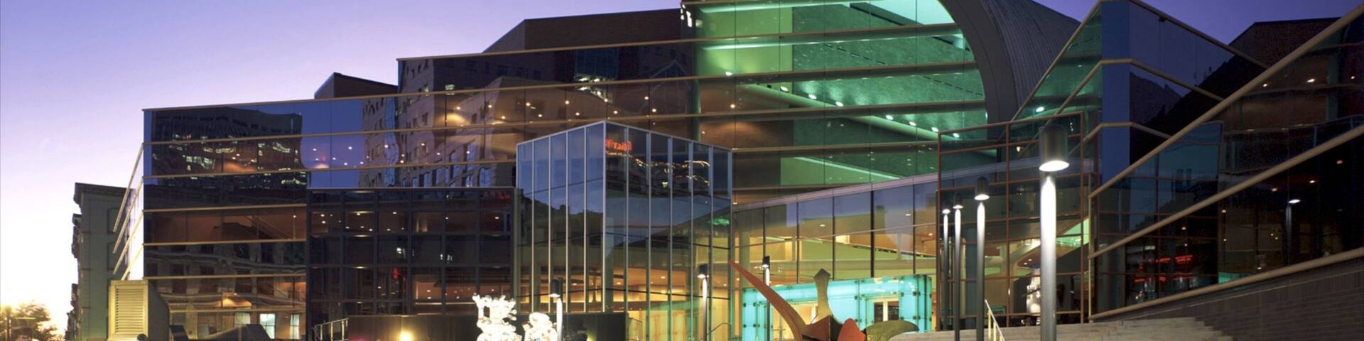 Louisville which includes a city, modern architecture and night scenes