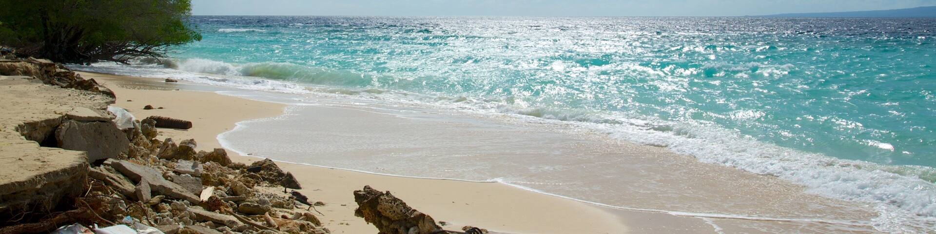 Indonesia que incluye vistas panorámicas y una playa