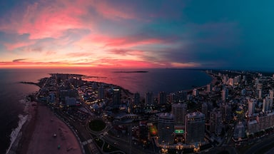 Vista panorámica de Punta del Este y atardecer