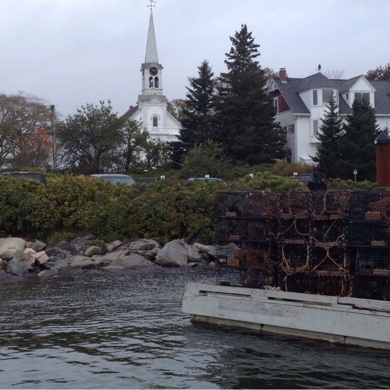 Kind of earie spook  in the sky behind the temple 