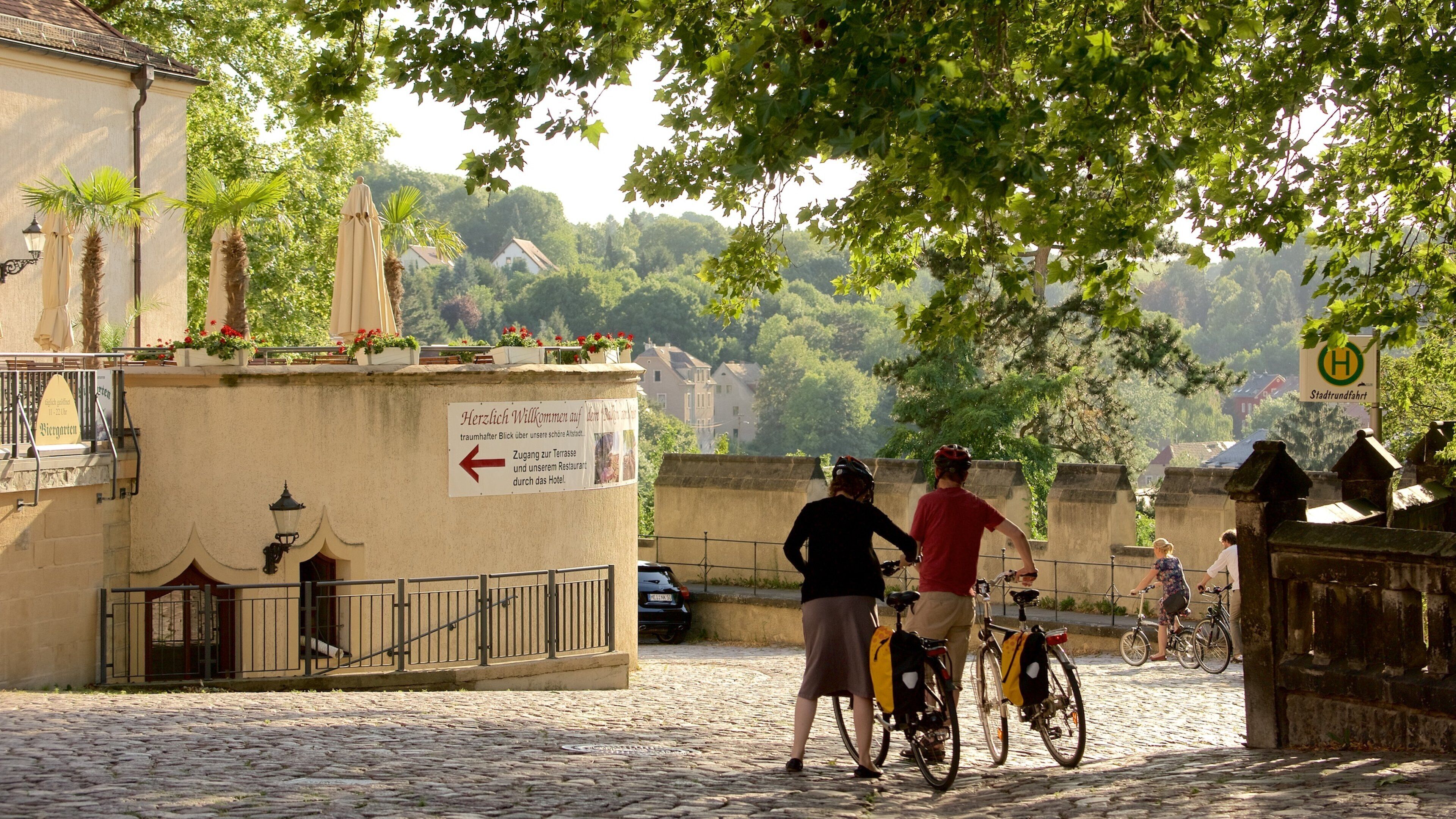 Meißen das einen Straßenszenen und Fahrradfahren