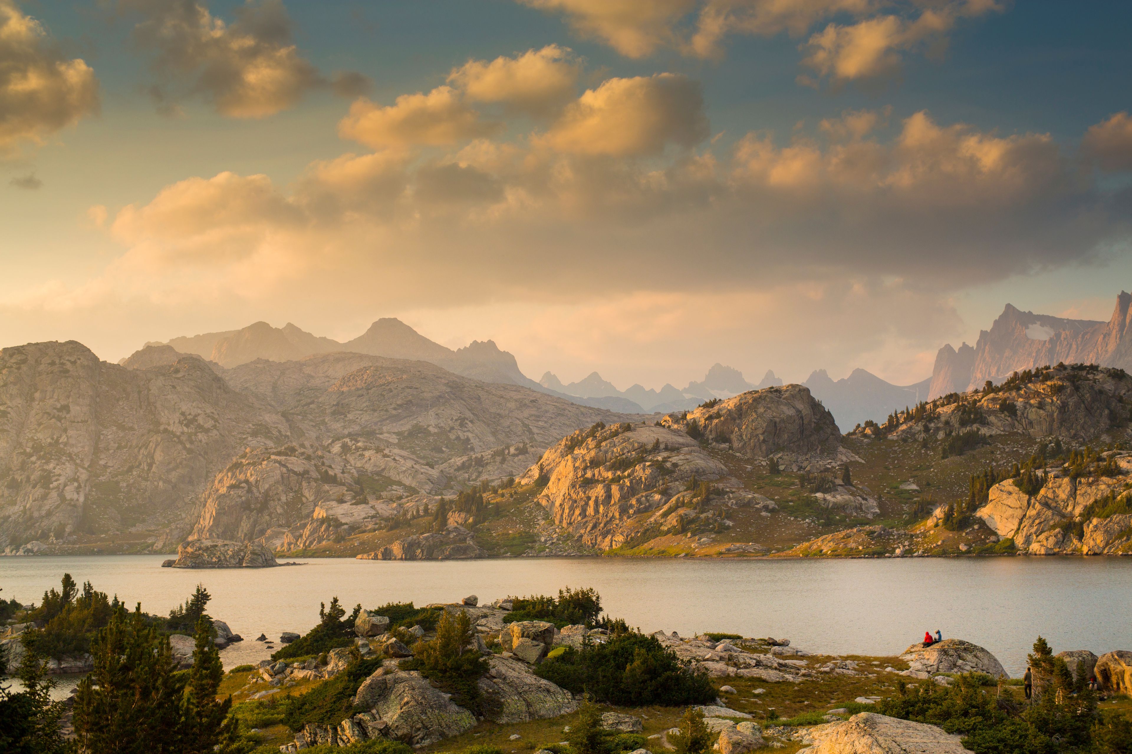 Island Lake with peaks of Wind River Range during sunset