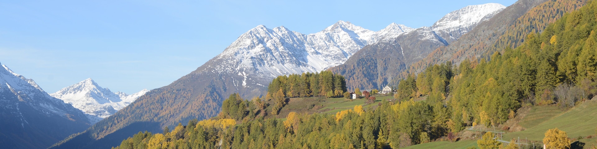 Blick auf Bos-cha im Unterengadin, einem Weiler von Ardez.