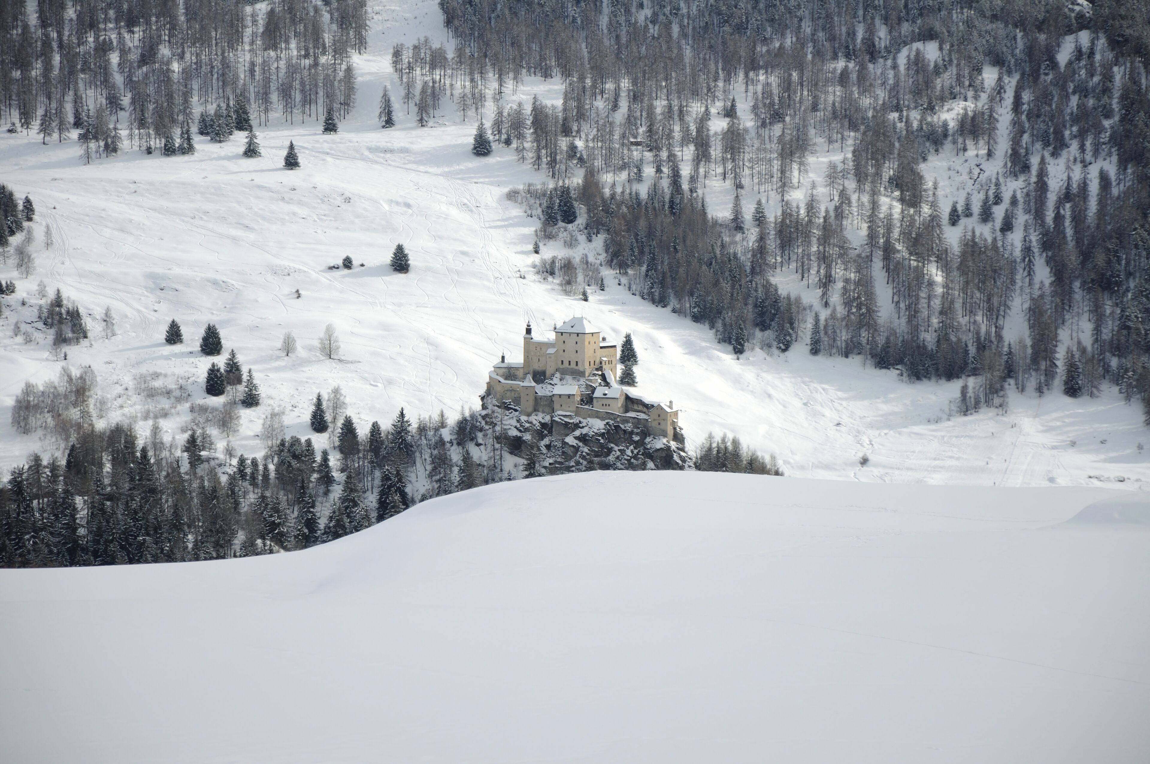 Switzerland, Graubünden, Tarasp castle in winter