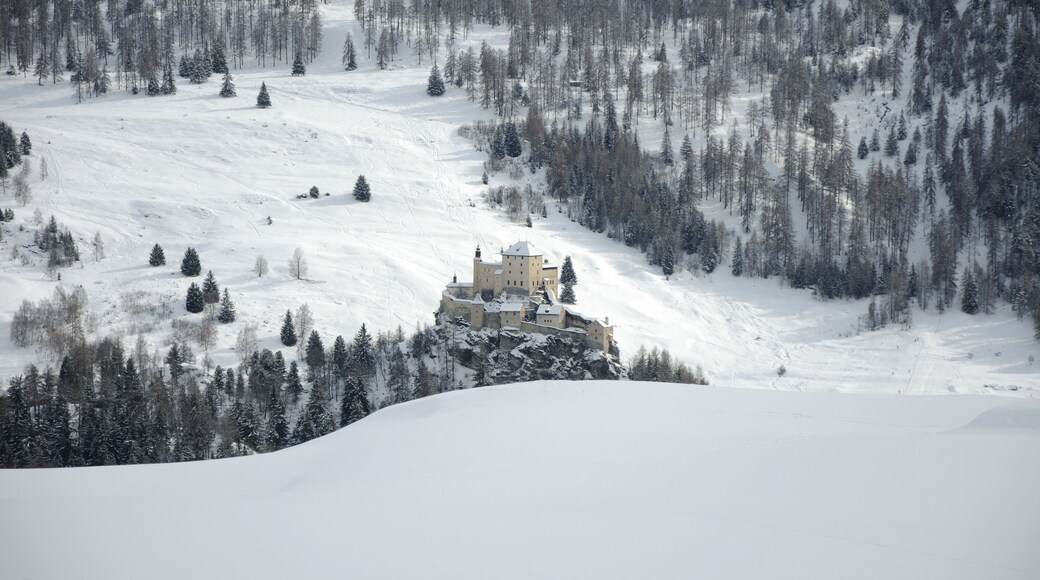 Switzerland, Graubünden, Tarasp castle in winter