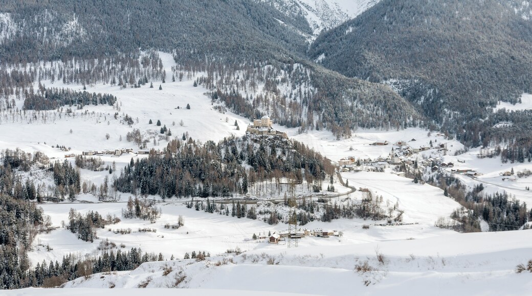 Switzerland, Graubünden, Tarasp in winter