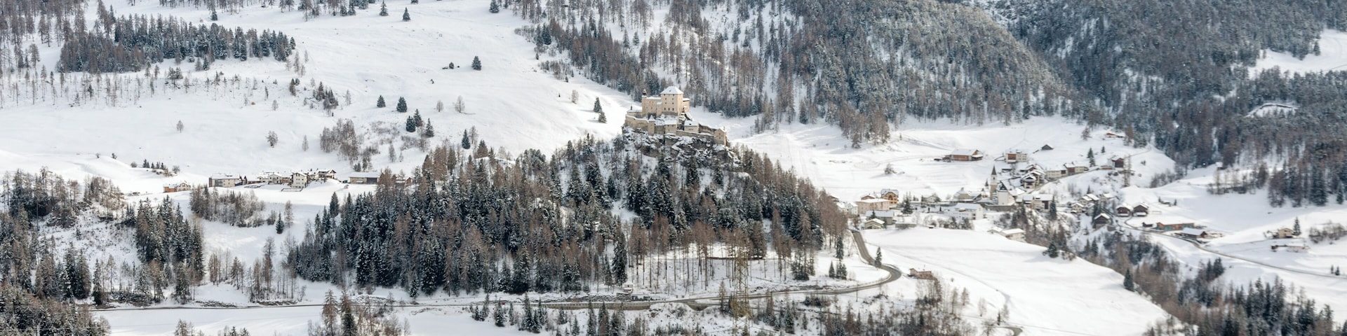 Switzerland, Graubünden, Tarasp in winter