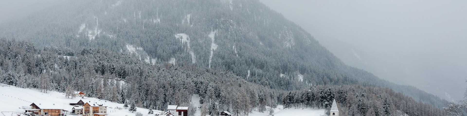 Switzerland, Graubünden, Tarasp in winter
