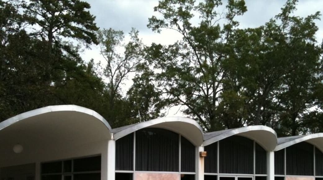 The oldest still operational welcome center in the US. Built in 1960. Very friendly staff!