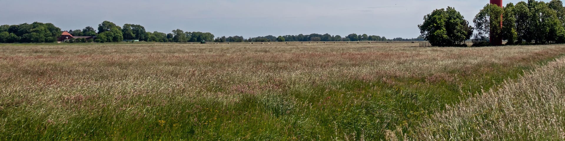 Leuchtturm Oberfeuer in Tossens an der niedersächsischen Nordseeküste, Deutschland