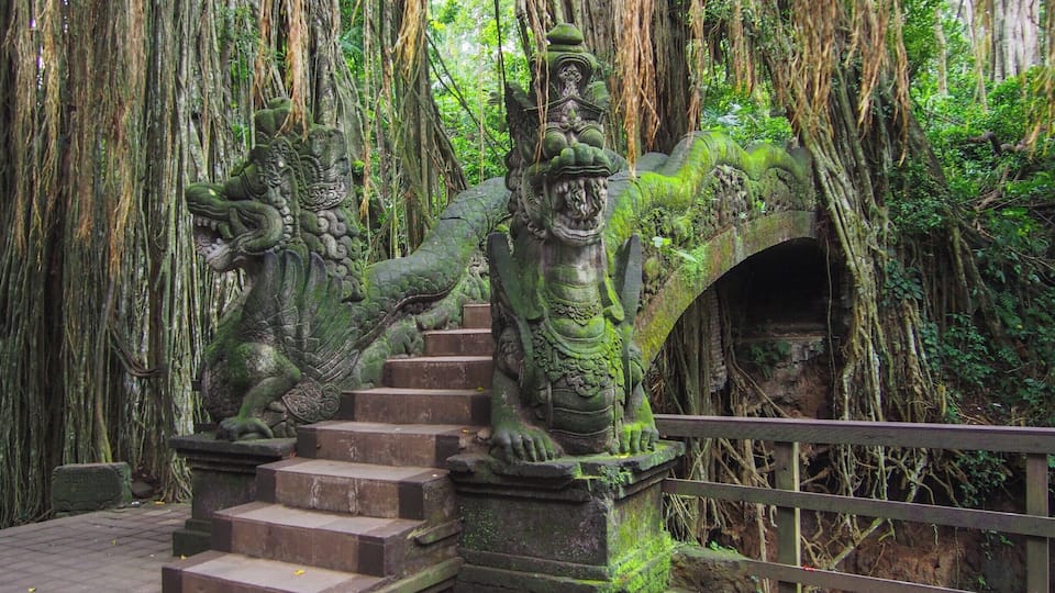 I felt like I was on a set of Indiana Jones-movie in Monkey Forest Ubud. These old ruins are actually a part of an ancient hindu temple dating back to the 14th century. This is monkeys kingdom now.