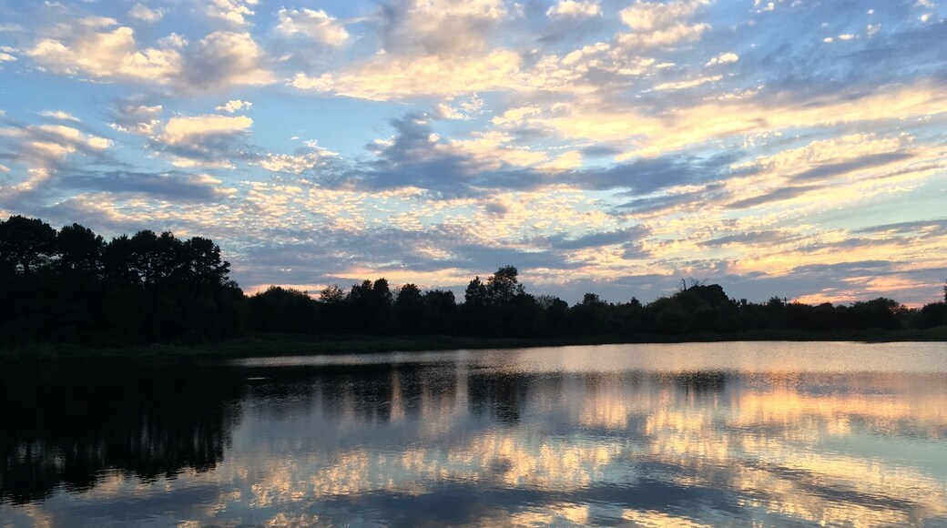 Another shot of lake Louemma. Such a beautiful sight! I couldn't let it pass. This place is a little local "pond" used mainly for finishing.