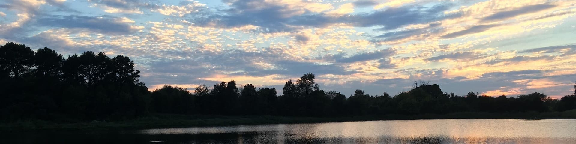 Another shot of lake Louemma. Such a beautiful sight! I couldn't let it pass. This place is a little local "pond" used mainly for finishing.