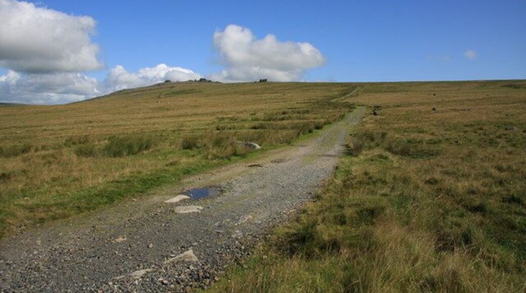 Military road to Little Mis Tor An easy route to the two Mis Tors.