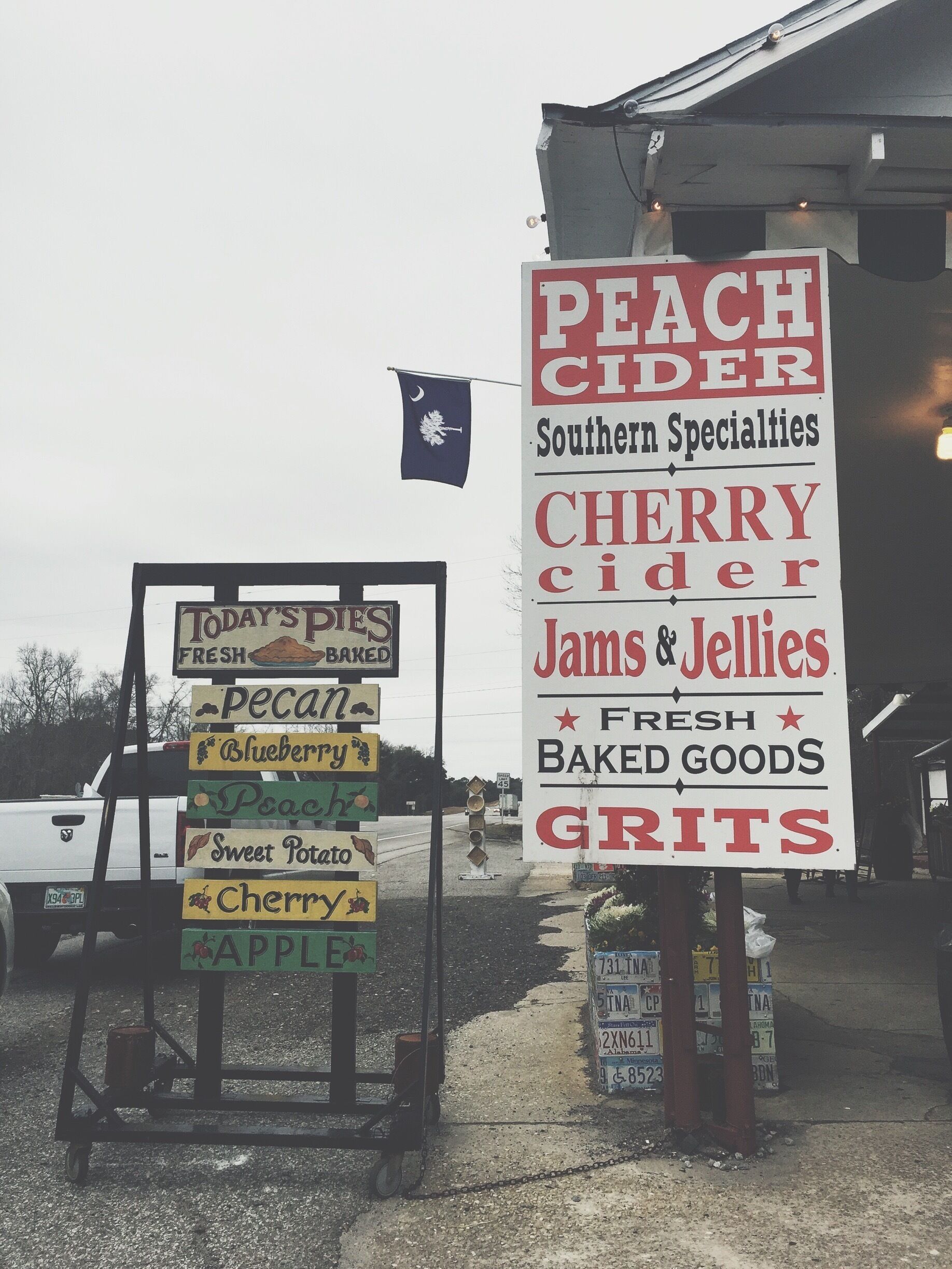 Pit stop on the way into #charleston at the Carolina Cider Company for some delicious cider and yummy treats #troveon #southcarolina #countrystore