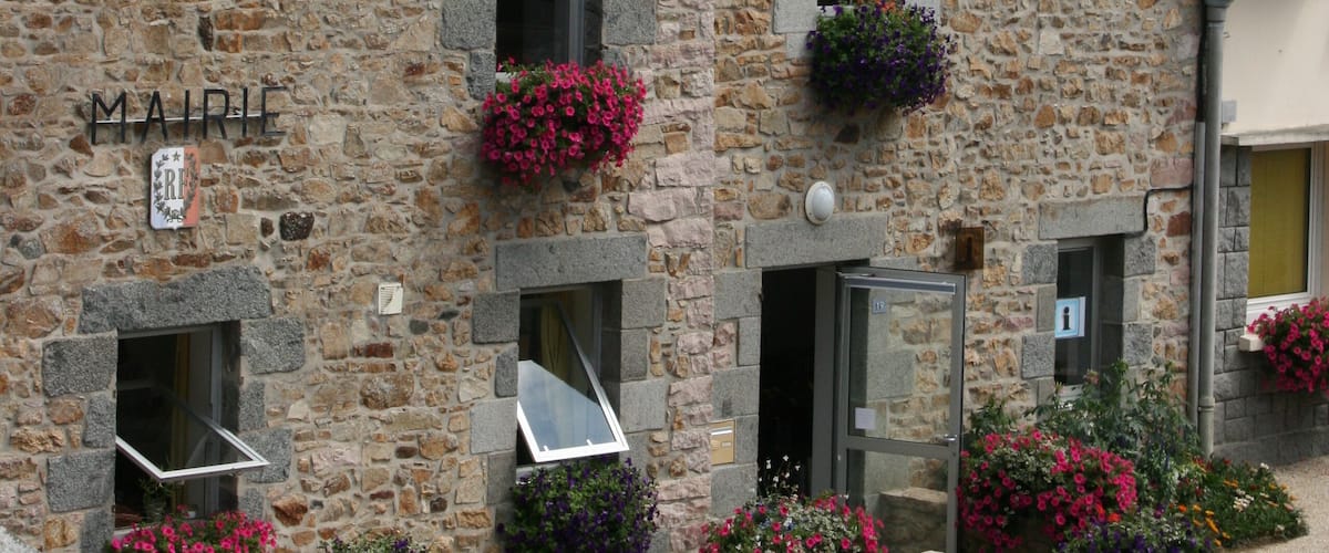 Mairie de Saint-Alban (Côtes d'Armor, Bretagne)