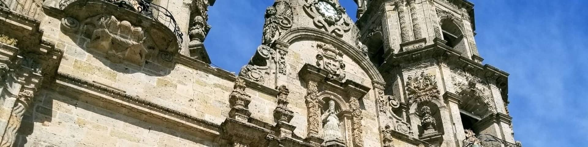 The inside of this basilica was amazing! Outside you can find a lot of street vendors, and a mercado nearby #lifeatexpedia