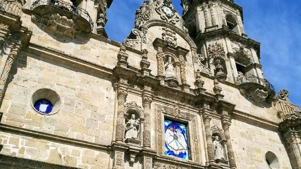 The inside of this basilica was amazing! Outside you can find a lot of street vendors, and a mercado nearby #lifeatexpedia