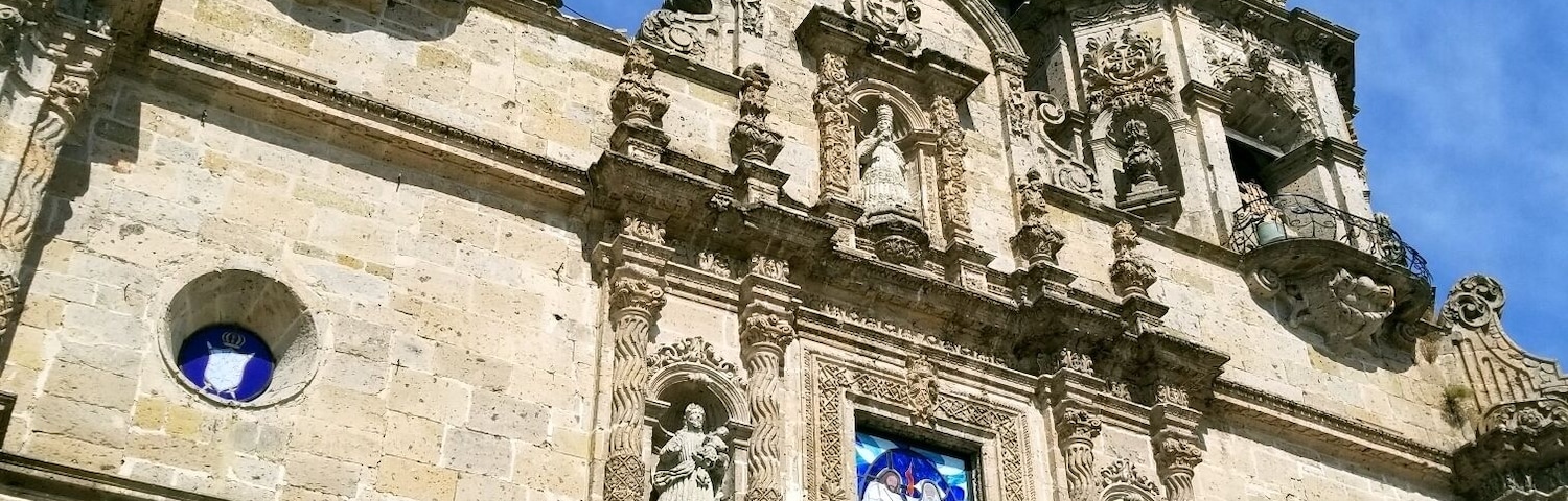 The inside of this basilica was amazing! Outside you can find a lot of street vendors, and a mercado nearby #lifeatexpedia