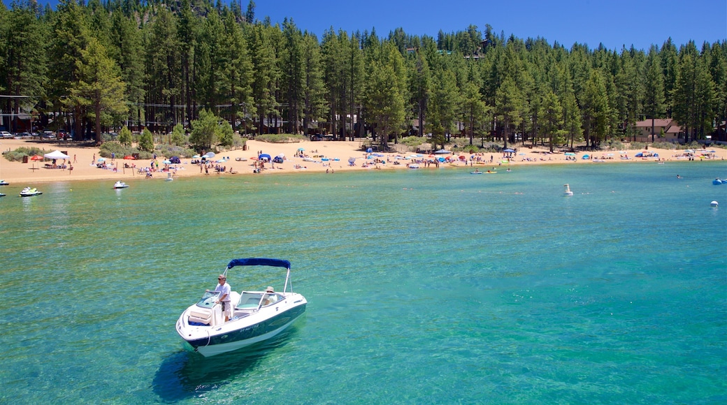 Zephyr Cove som inkluderer båter, kyst og sandstrand
