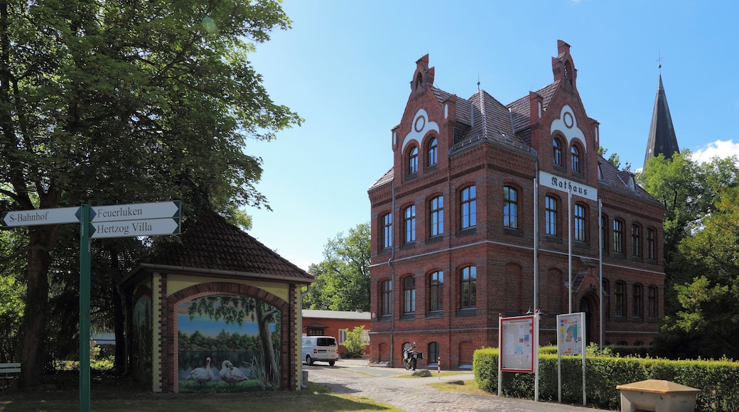 Das Rathaus von Zeuthen, Landkreis Dahme-Spreewald, Brandenburg, Deutschland.