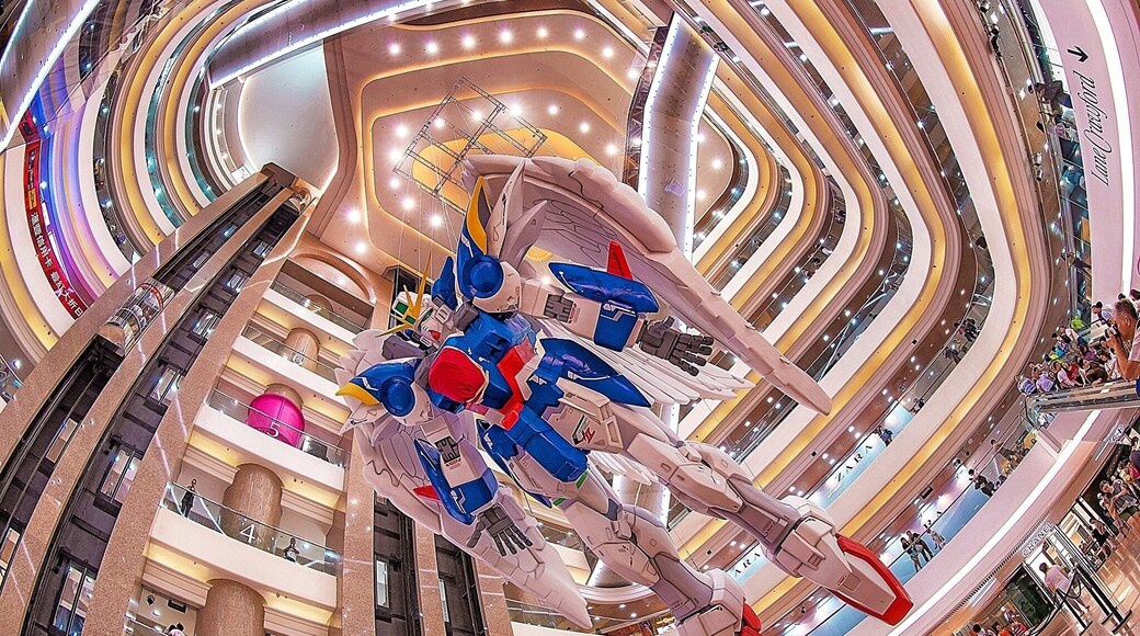 The Wing Gundam arrived Hong Kong.