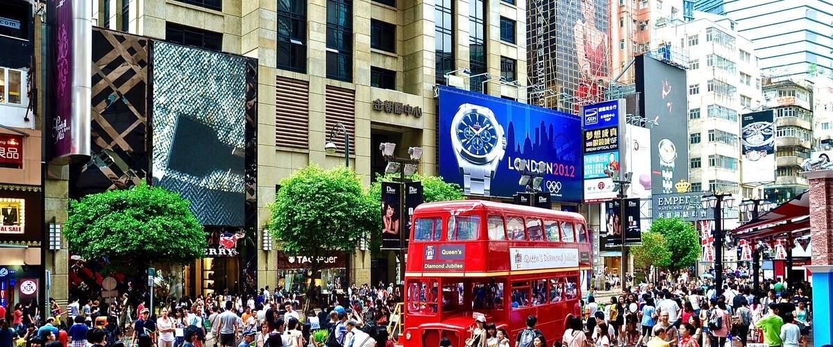 Times Square- one of the hottest tourist spots in Hong Kong.
#Asia #HongKong #bus #TimesSquare #CausewayBay #cityscape #red