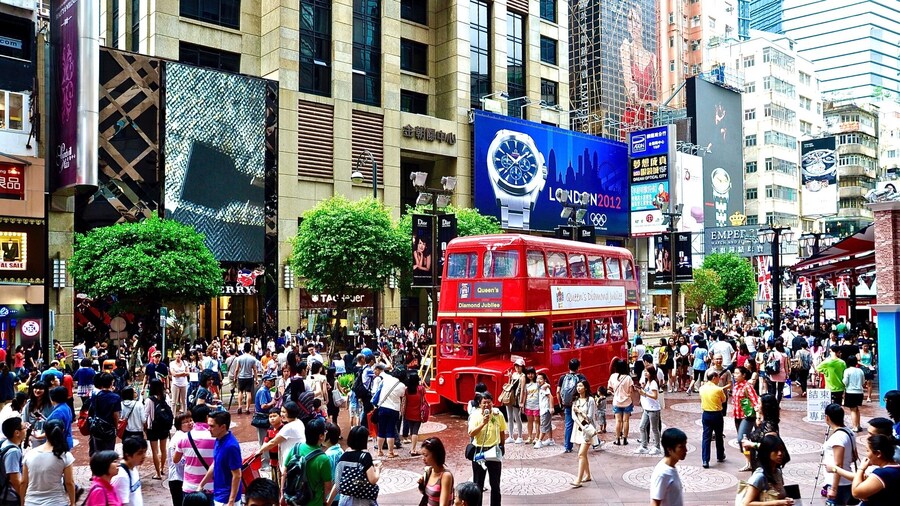 Times Square- one of the hottest tourist spots in Hong Kong.
#Asia #HongKong #bus #TimesSquare #CausewayBay #cityscape #red