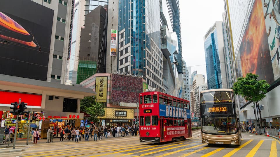 Causeway Bay featuring street scenes, a city and central business district