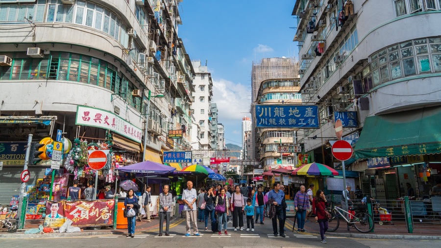 Sham Shui Po showing a city and street scenes