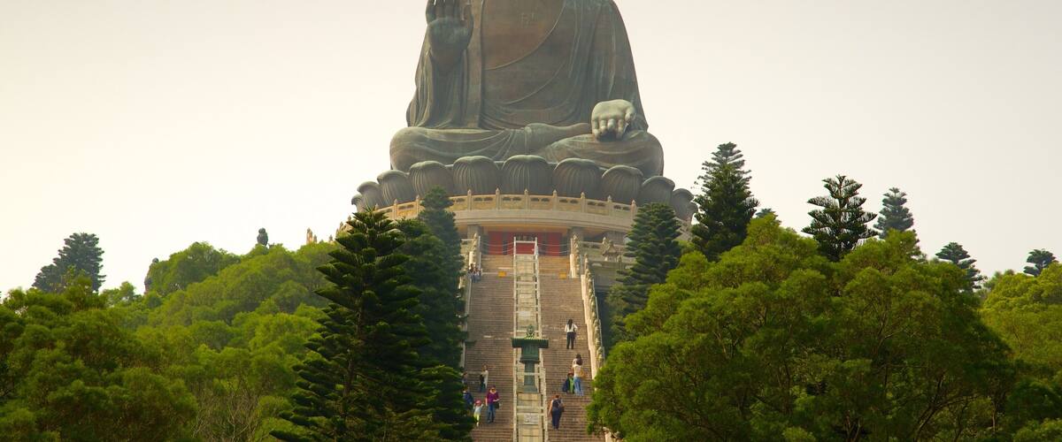 Big Buddha som inkluderar religiösa element, en staty eller skulptur och ett monument