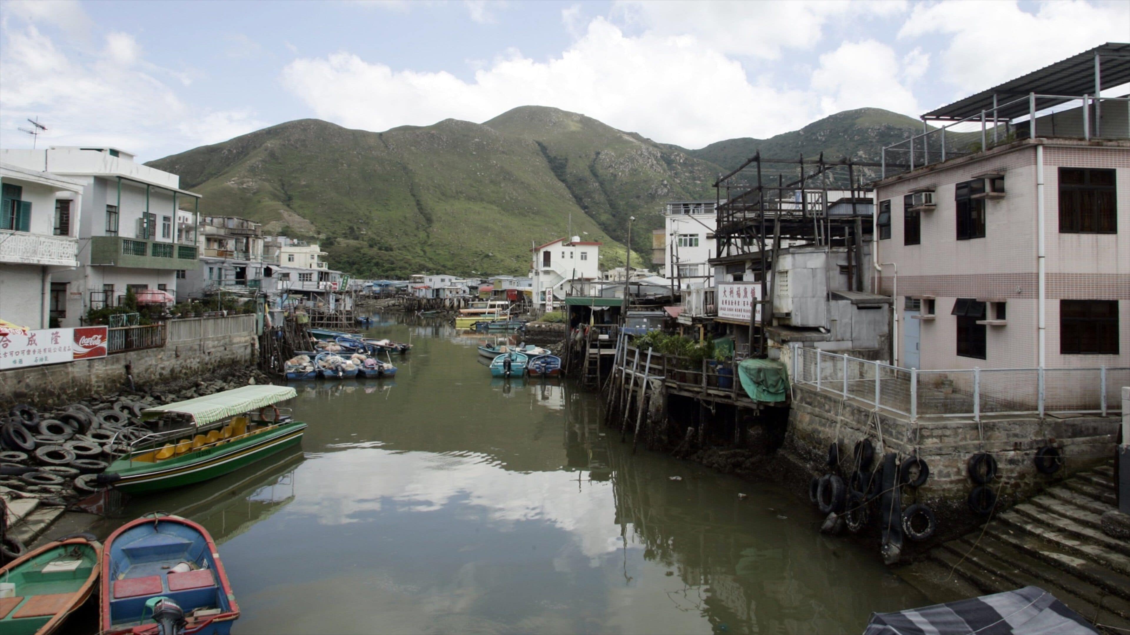 Tai O Village showing a river or creek